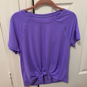 Lilly Pulitzer Kieran Active Tee UPF 50+ in Purple (Sz Medium)